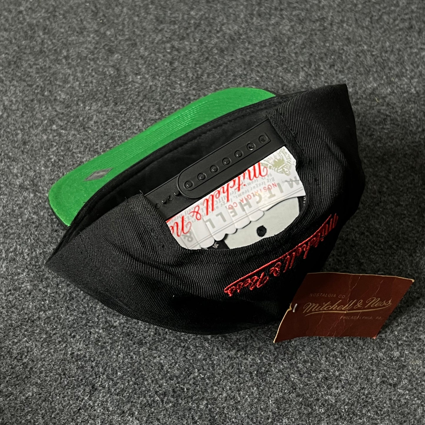 Chicago Bulls Flat Cap – Black & Red