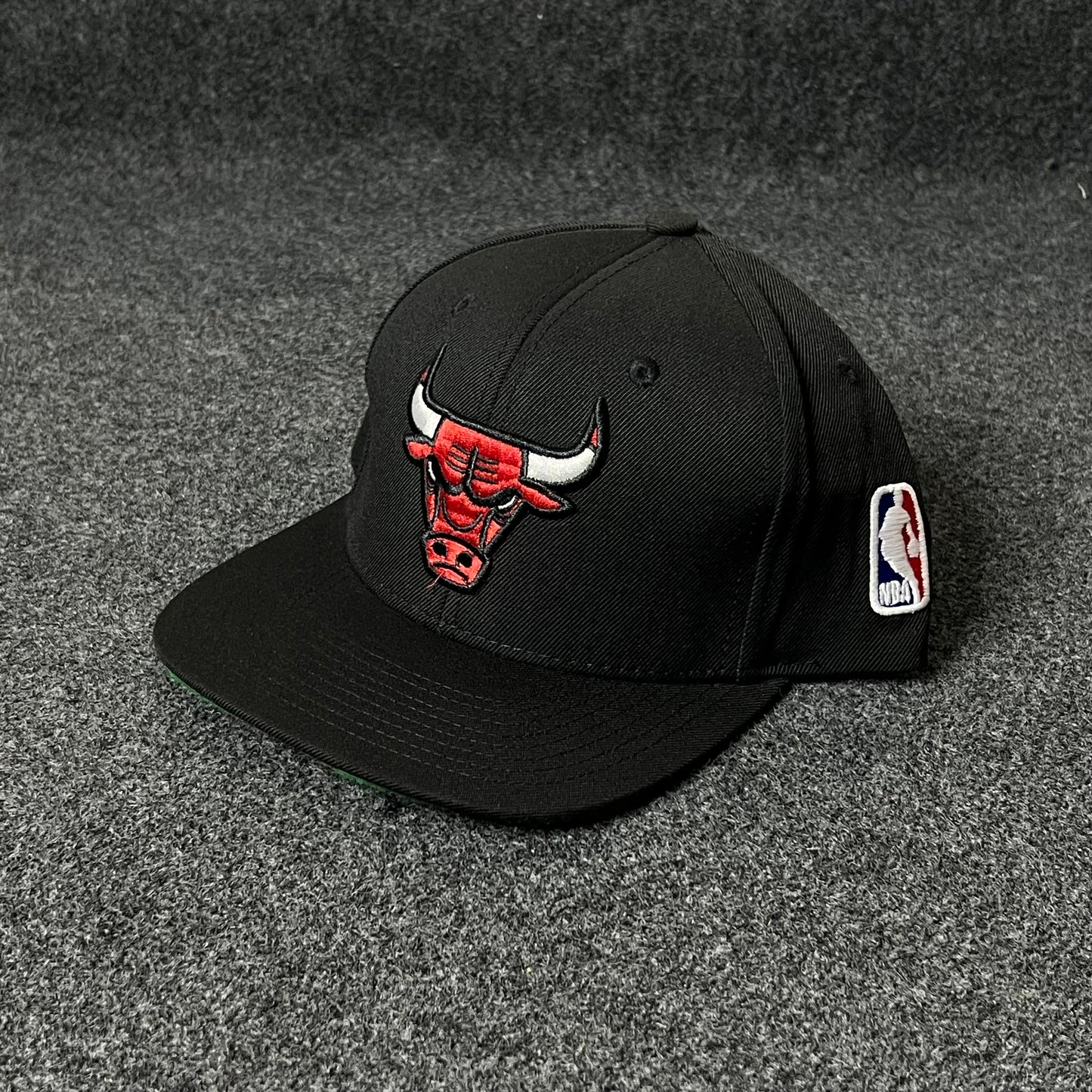 Chicago Bulls Flat Cap – Black & Red