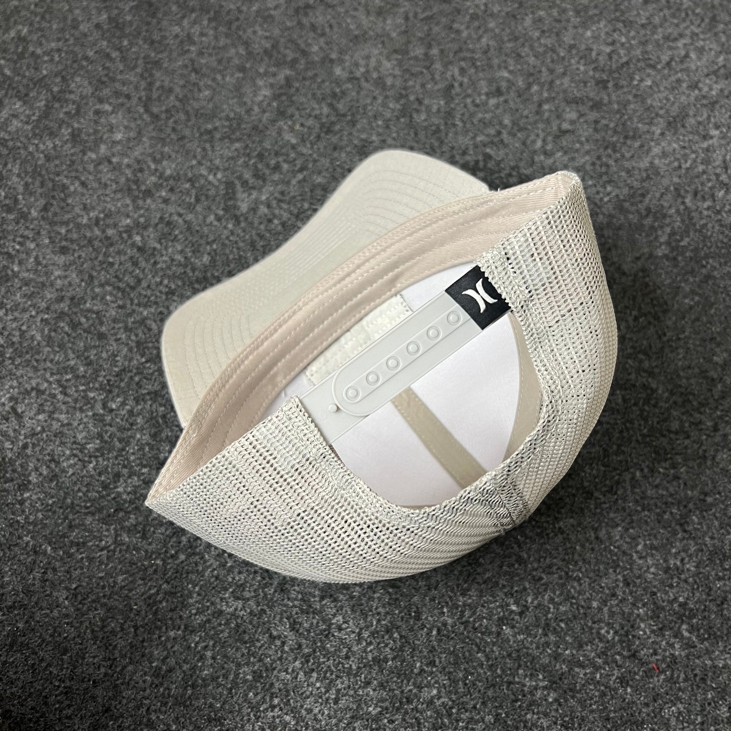 Hurley Hexagon Patch Trucker Cap – Light Grey