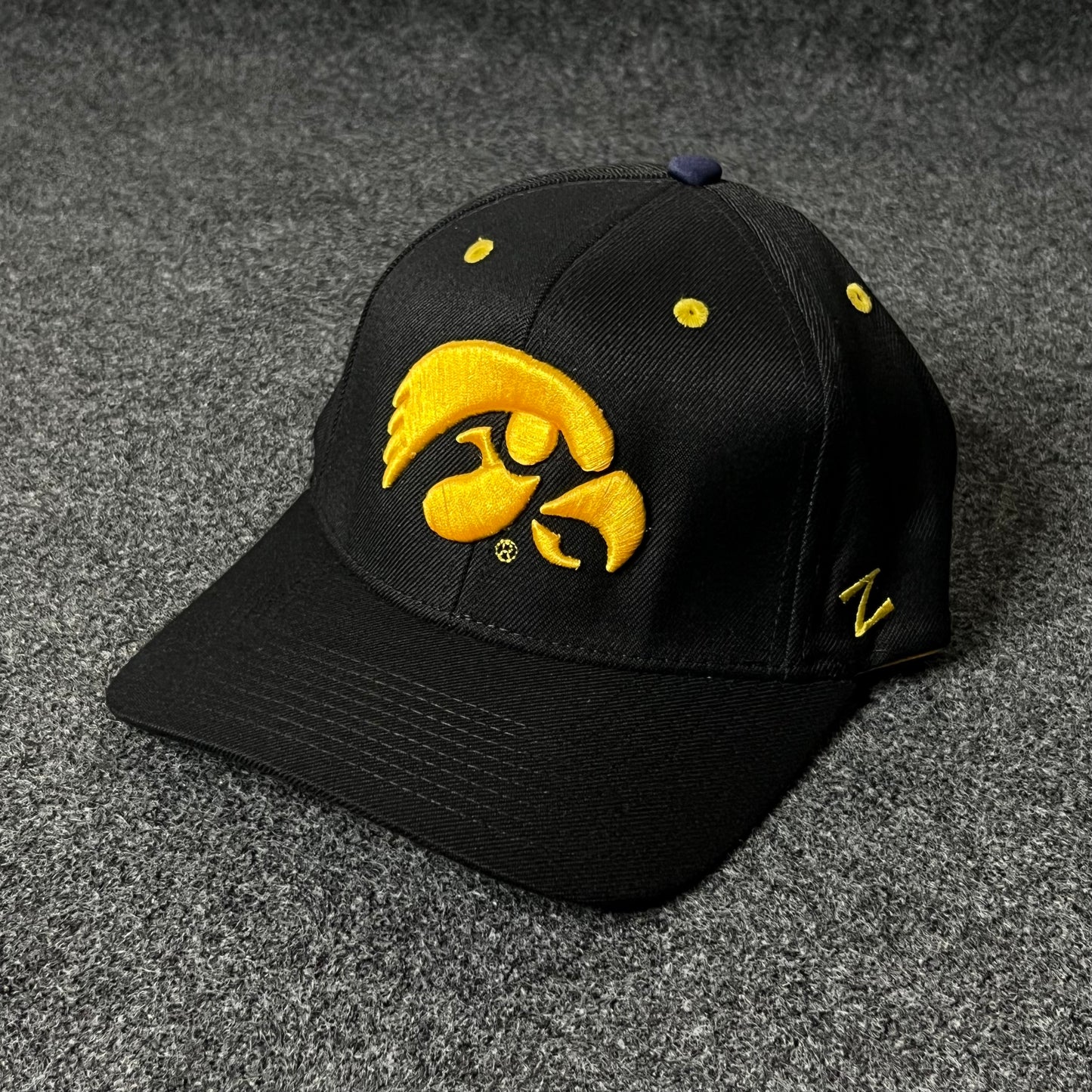 Capelli Sport Iowa Hawkeyes Fitted Cap – Black & Gold ( M size )