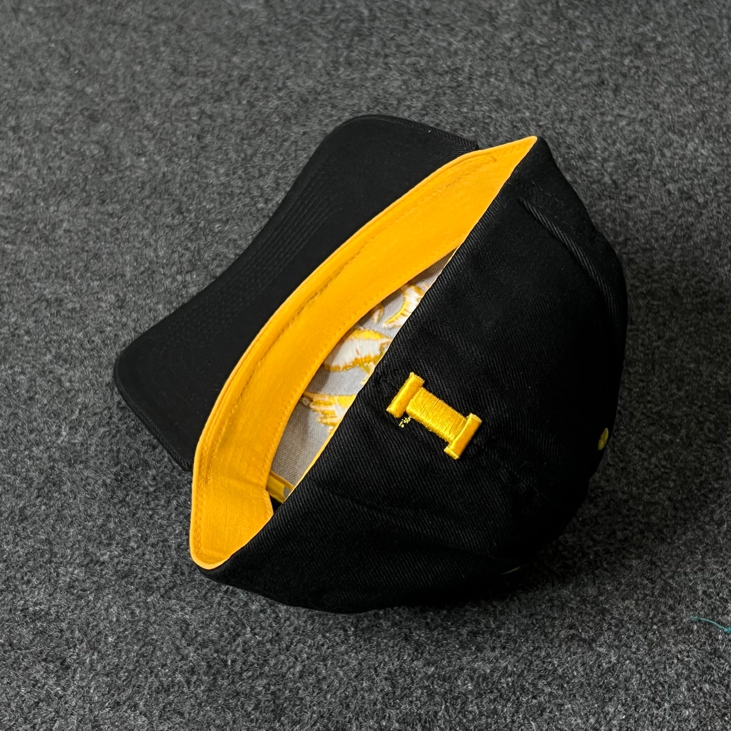 Capelli Sport Iowa Hawkeyes Fitted Cap – Black & Gold ( M size )