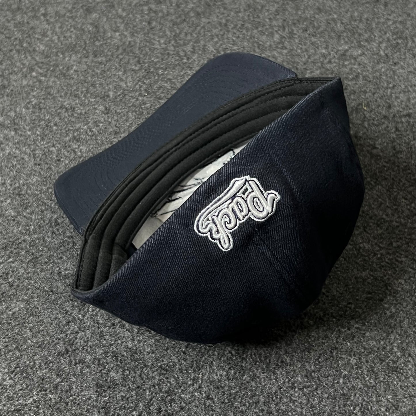 Capelli Sport Nevada Wolf Pack Fitted Cap – Navy ( M size )