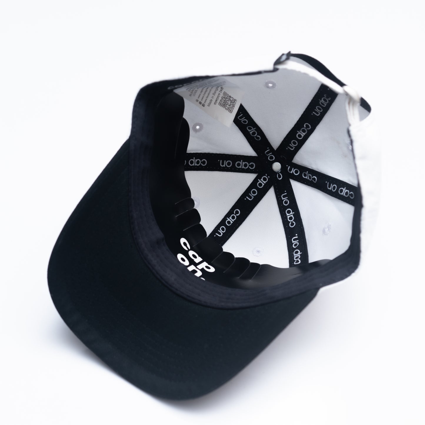 BLACK & WHITE Contrast Cap by CAPON