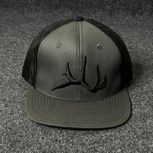 Capelli Sport Antler Flat Cap – Charcoal & Black Mesh