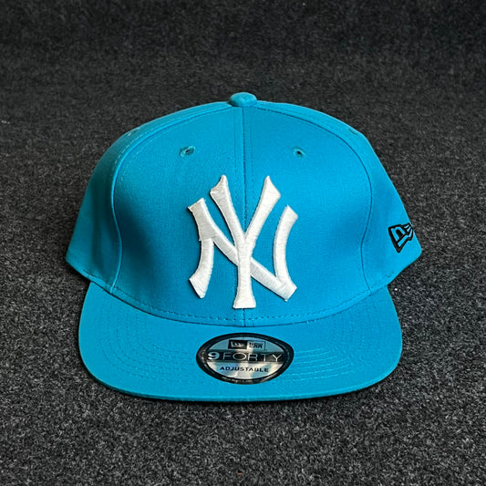 New York Yankees (NY) flat-brim snapback cap