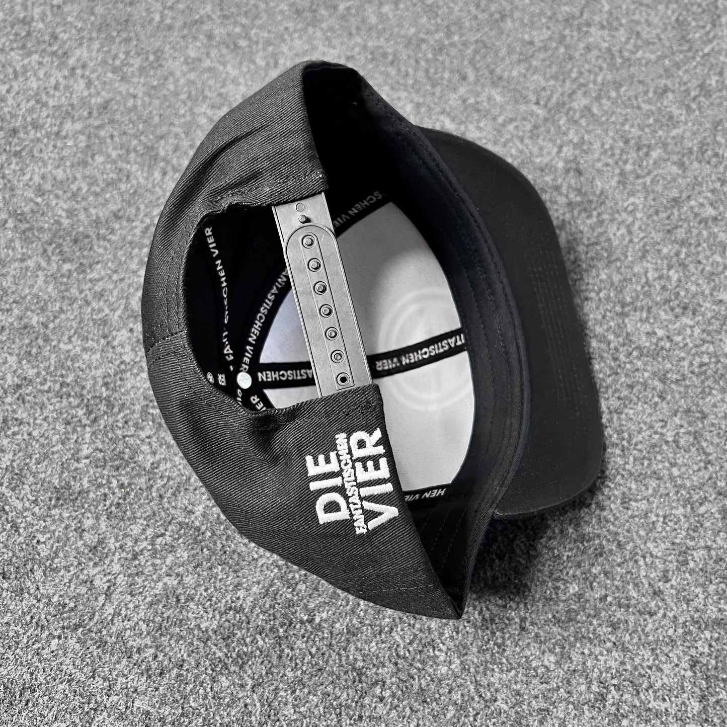 "4" logo black snapback cap