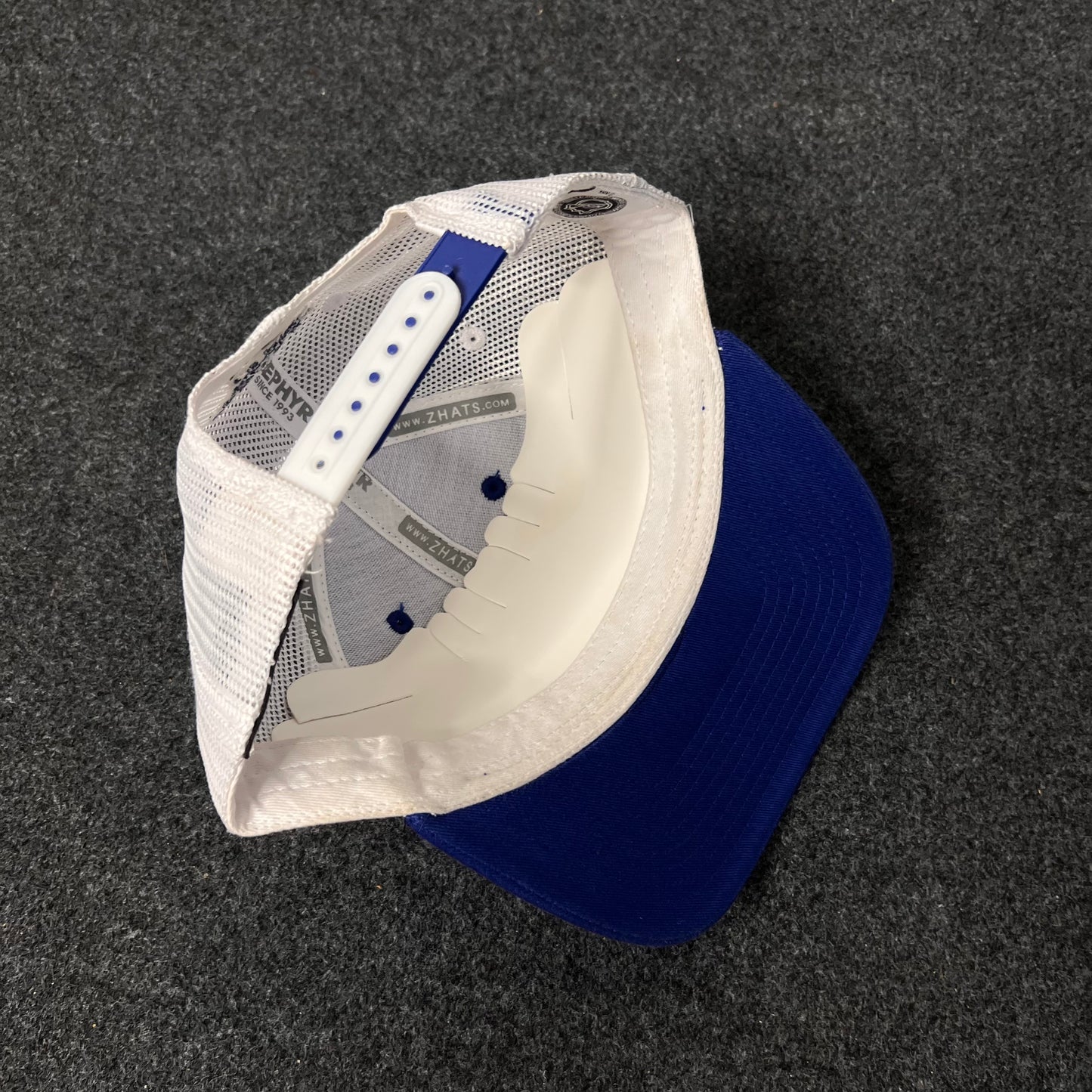 Men's Toronto Maple Leafs hat ( KIDS CAP AGE 6-18
