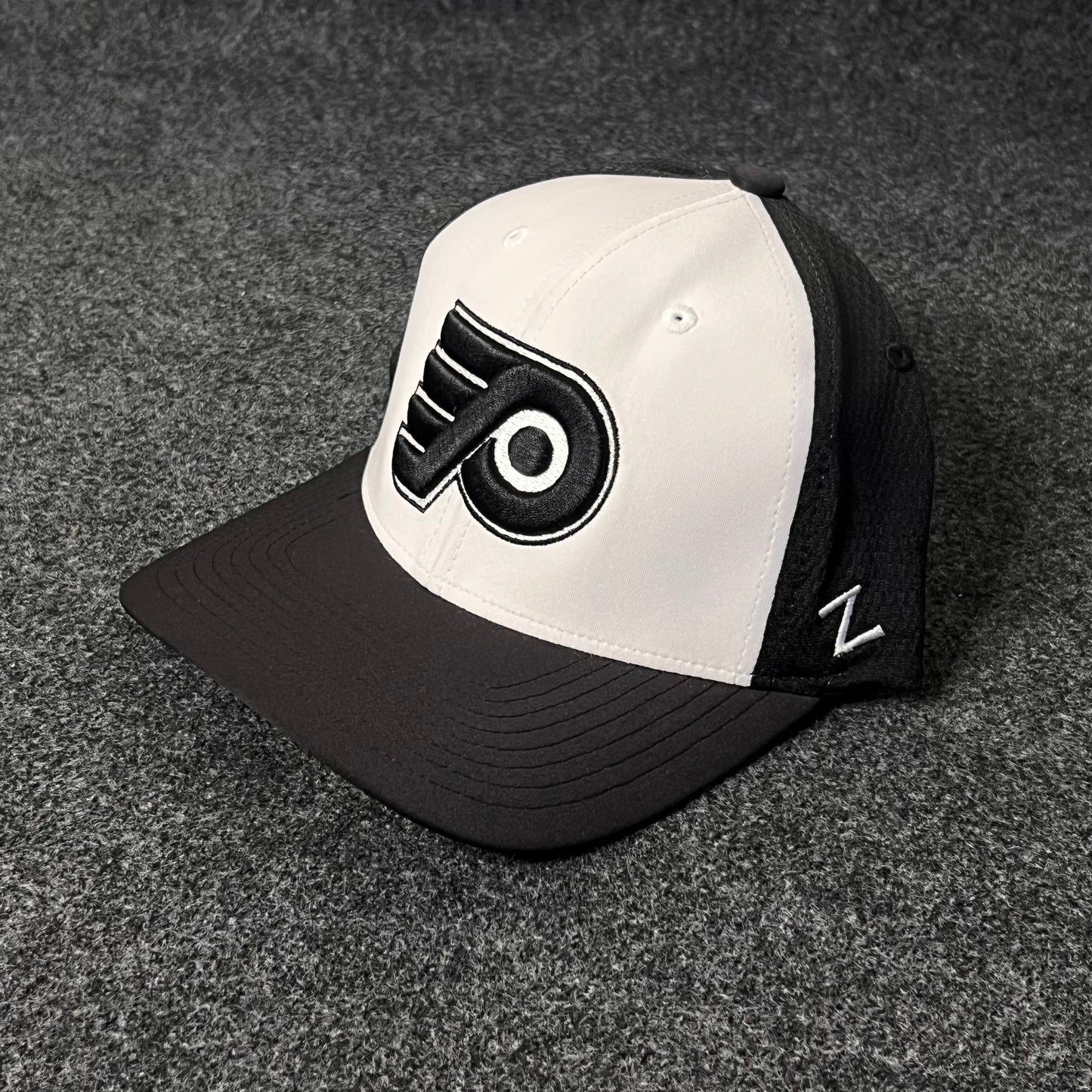 Men's Philadelphia Flyers Mitchell & Ness Black Team Snapback Fitted Hat ( L SIZE )