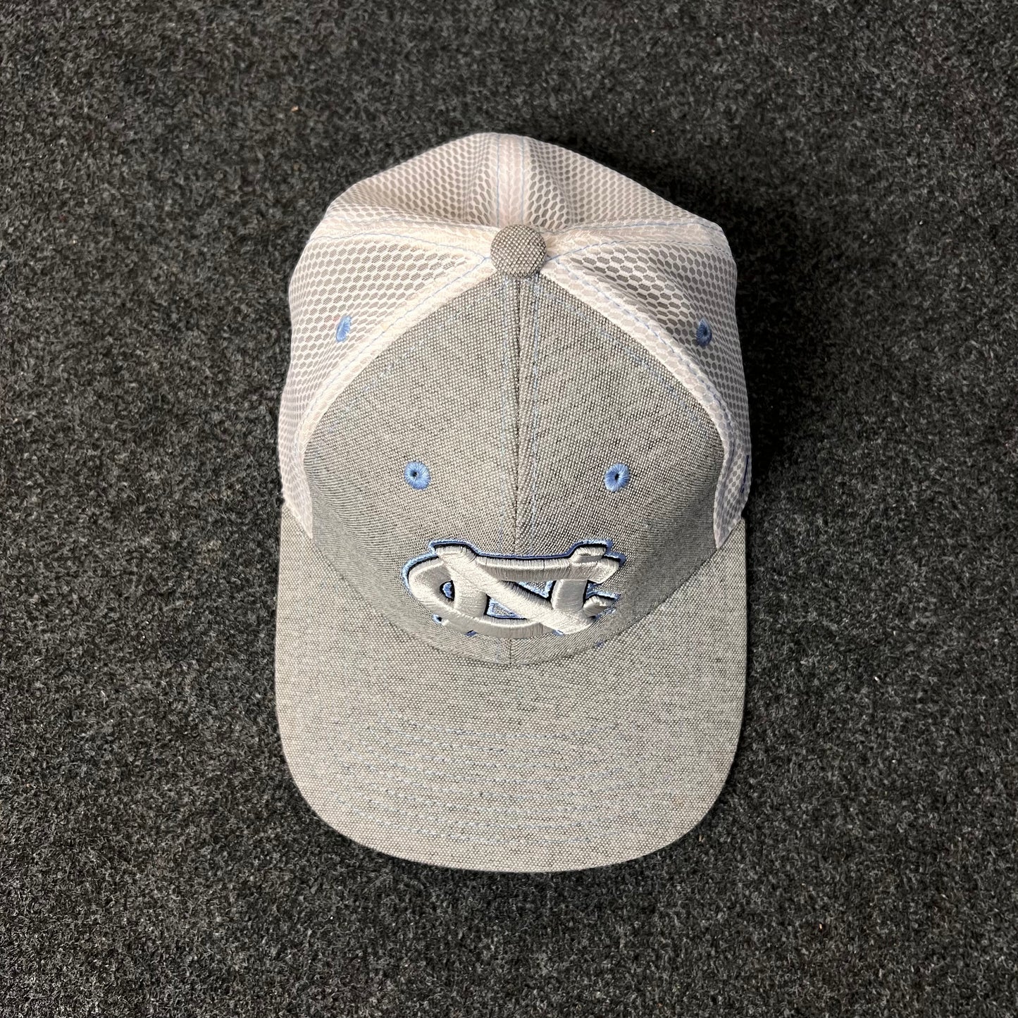 Men's Top of the World Gray North Carolina Tar Heels Fitted Hat.( L SIZE )