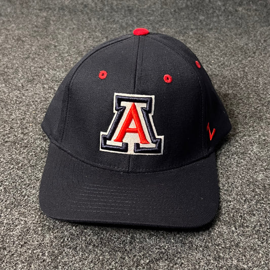 University of Arizona Wildcats fitted cap. ( L SIZE )