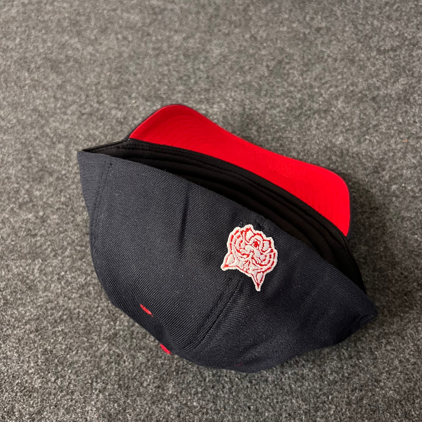 University of Arizona Wildcats fitted cap. ( L SIZE )