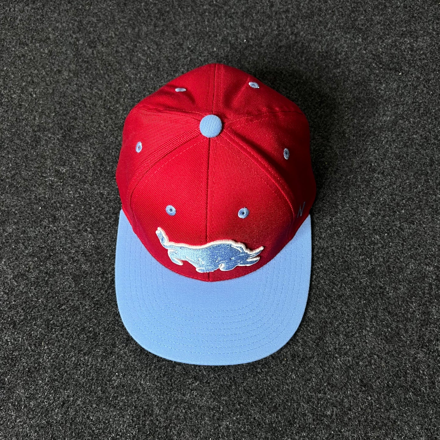 Chicago Cubs "Walking Bear" Logo Fitted Cap (M size )