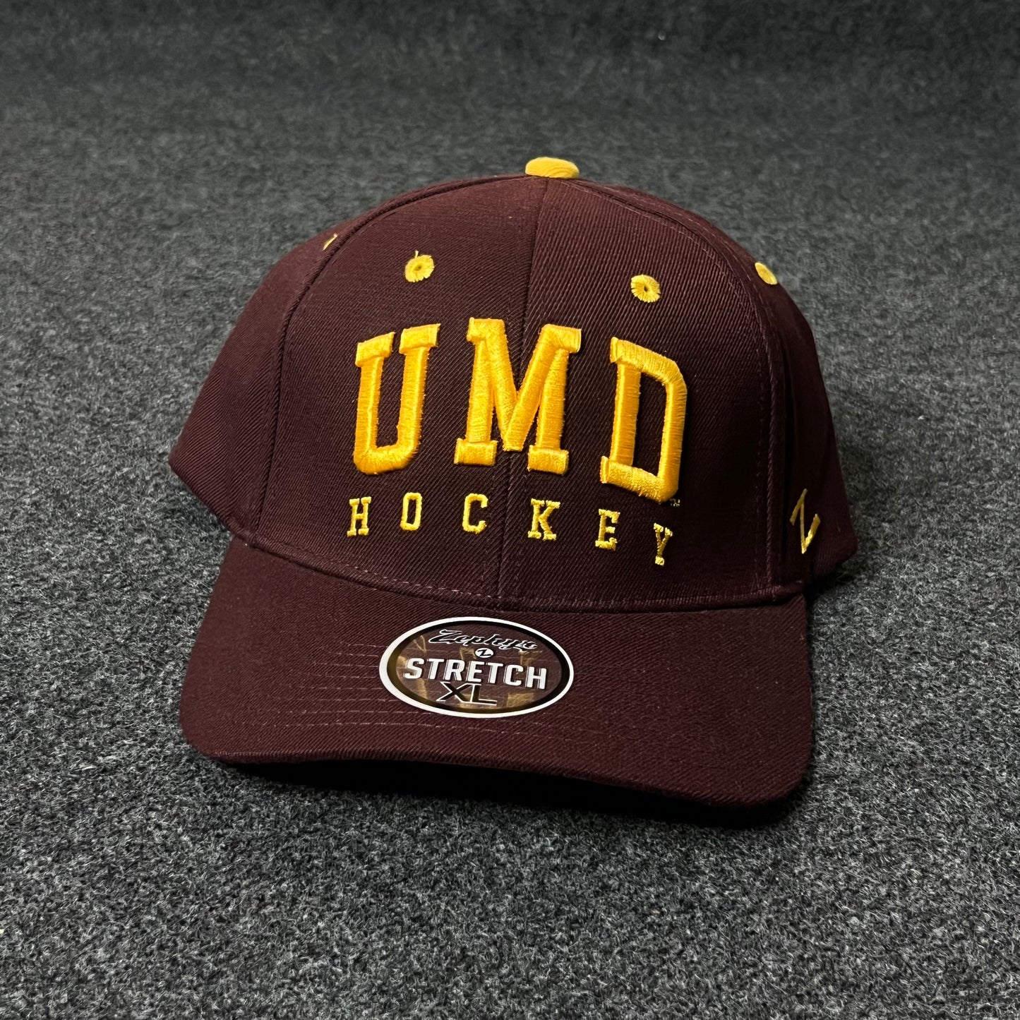 UMD Hockey baseball Fitted Cap ( XL size )