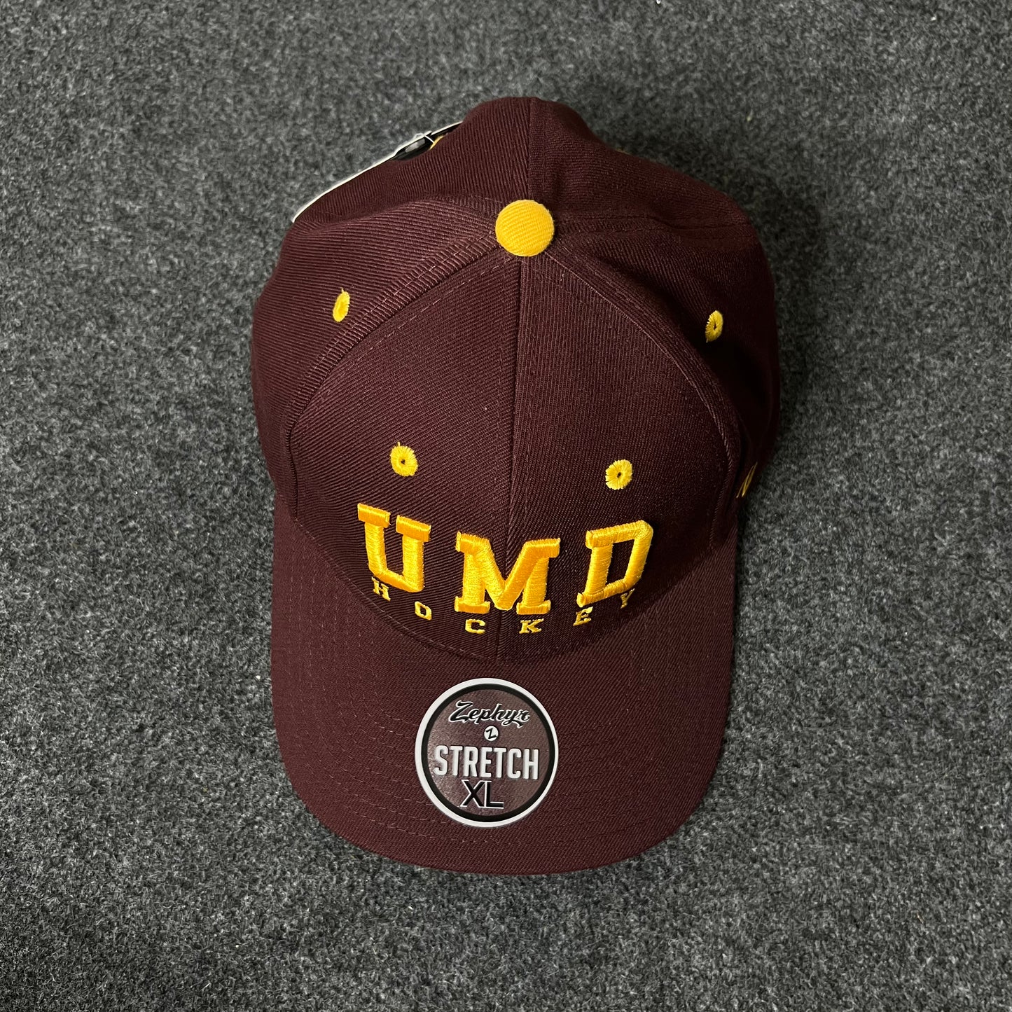 UMD Hockey baseball Fitted Cap ( XL size )