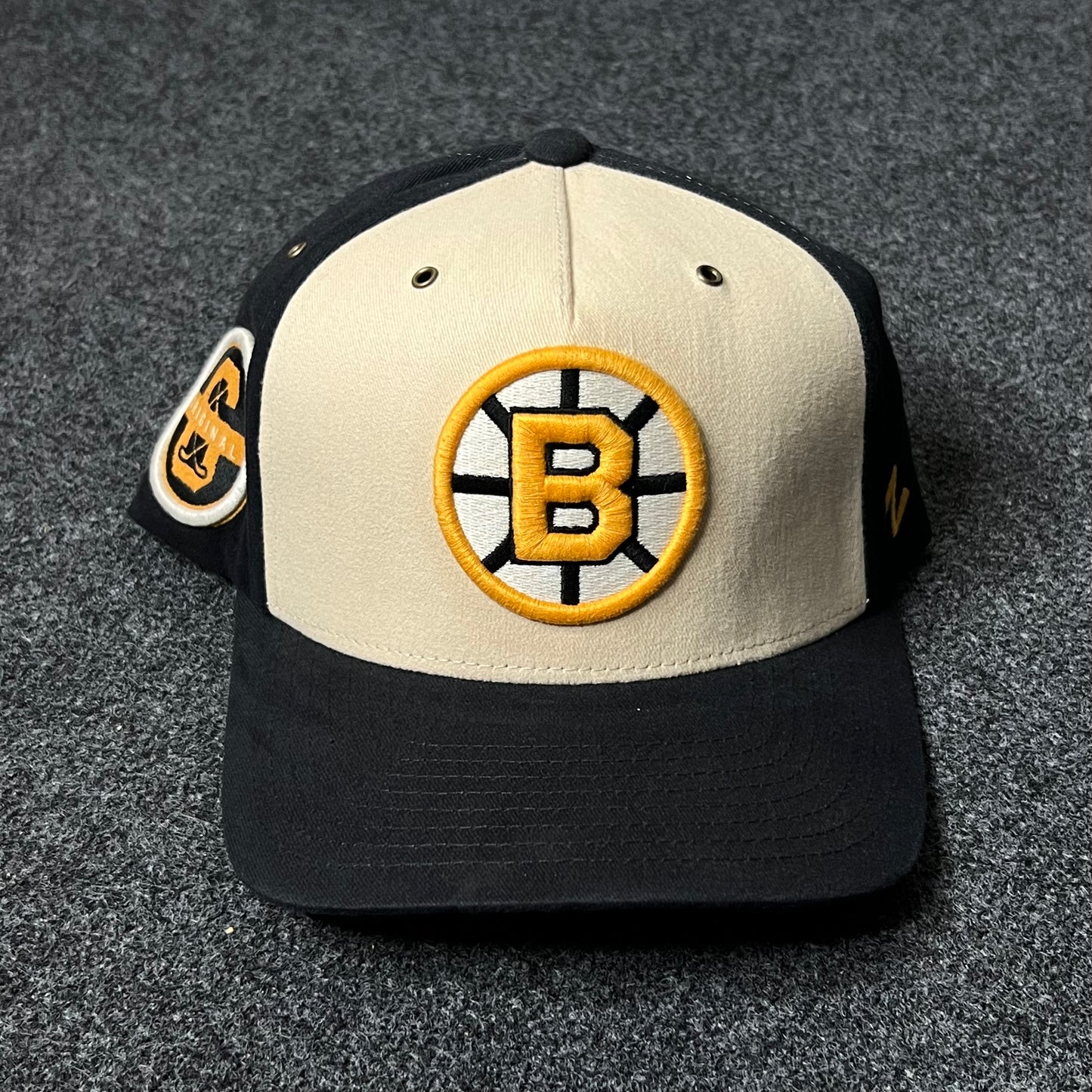 Boston Bruins Beige & Black Cap