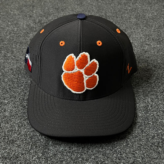 Black & White Fitted Cap – Bold Contrast Style ( S size )