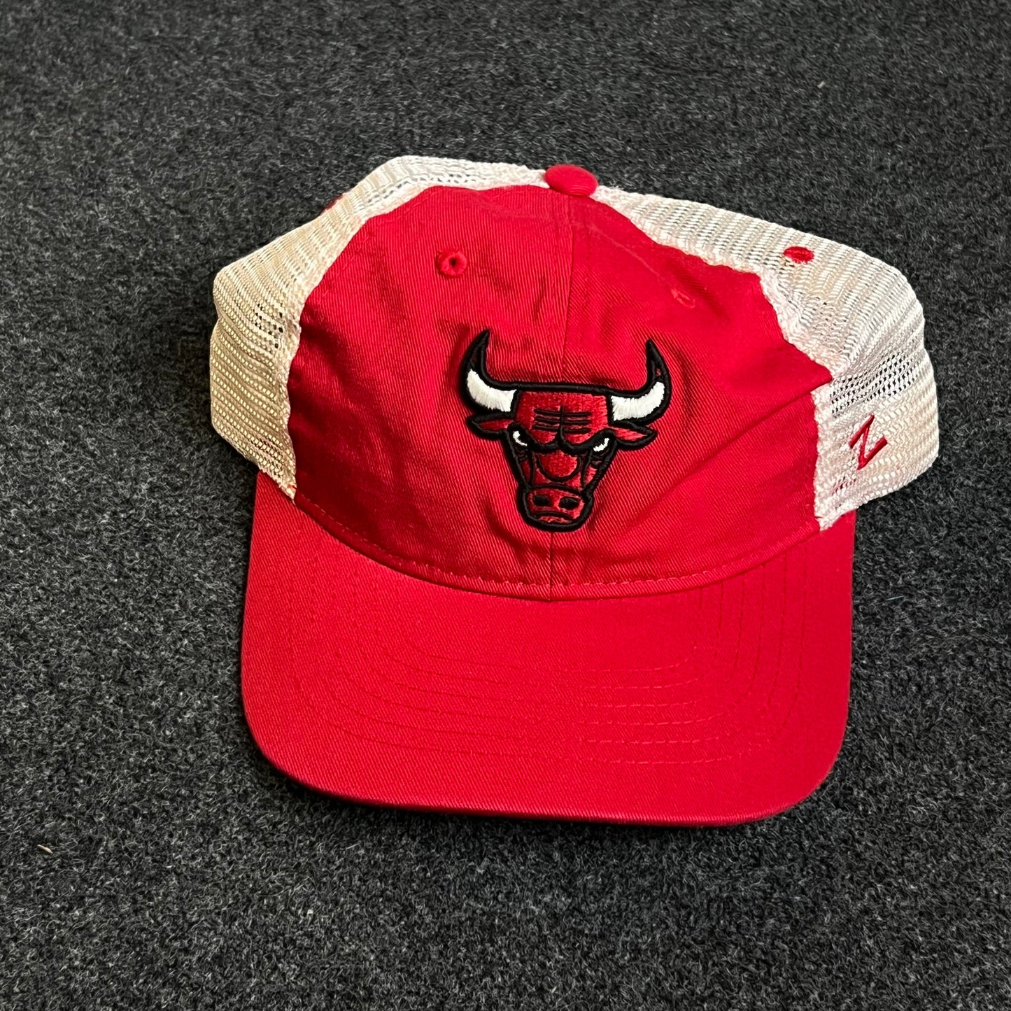 Chicago Bulls Mesh Trucker Cap – Red & White Mesh