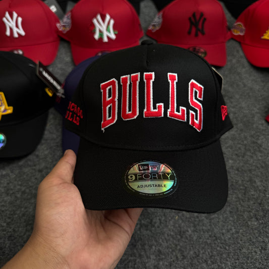 Chicago Bulls Arch Team Script 9FORTY Snapback Cap