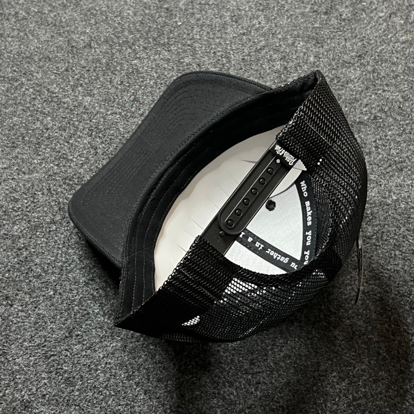 Classic Black Trucker Hat – Minimalist Mesh Snapback