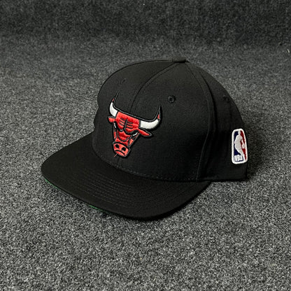Chicago Bulls Flat Cap – Black & Red
