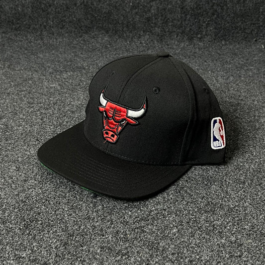 Chicago Bulls Flat Cap – Black & Red