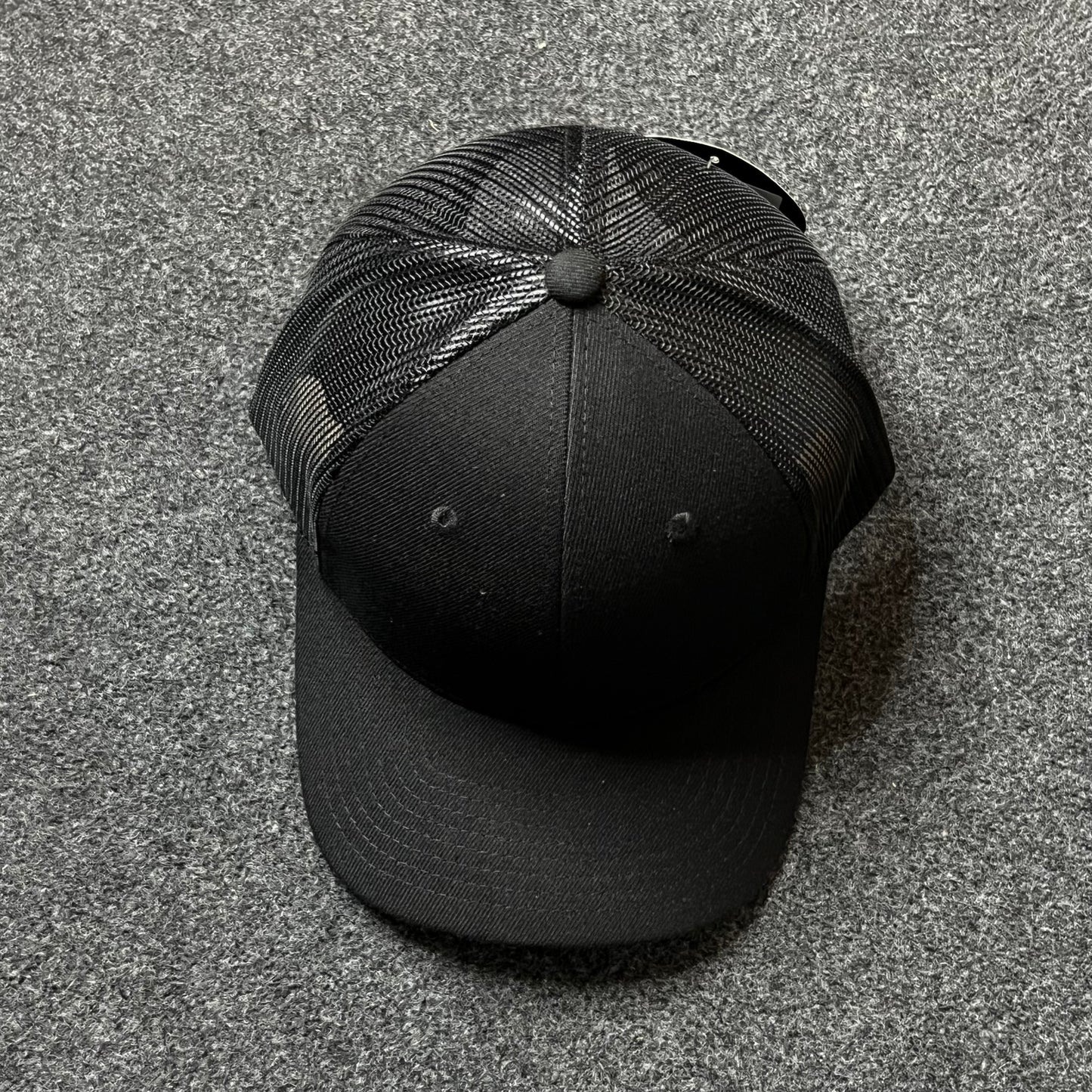 Classic Black Trucker Hat – Minimalist Mesh Snapback