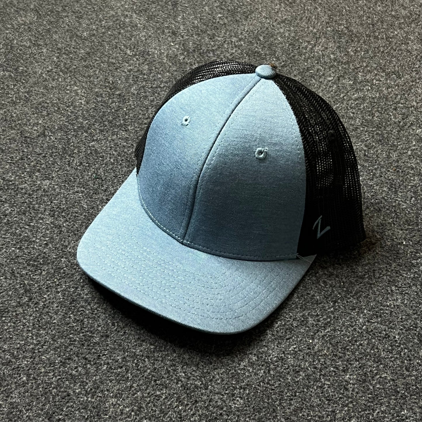 Light Blue & Black Trucker Hat – Casual Mesh Snapback