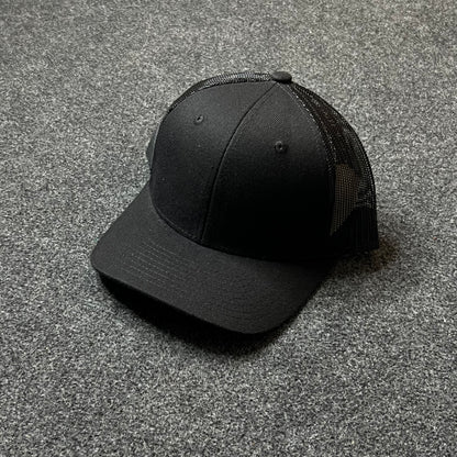 Classic Black Trucker Hat – Minimalist Mesh Snapback