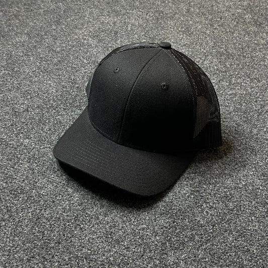 Classic Black Trucker Hat – Minimalist Mesh Snapback