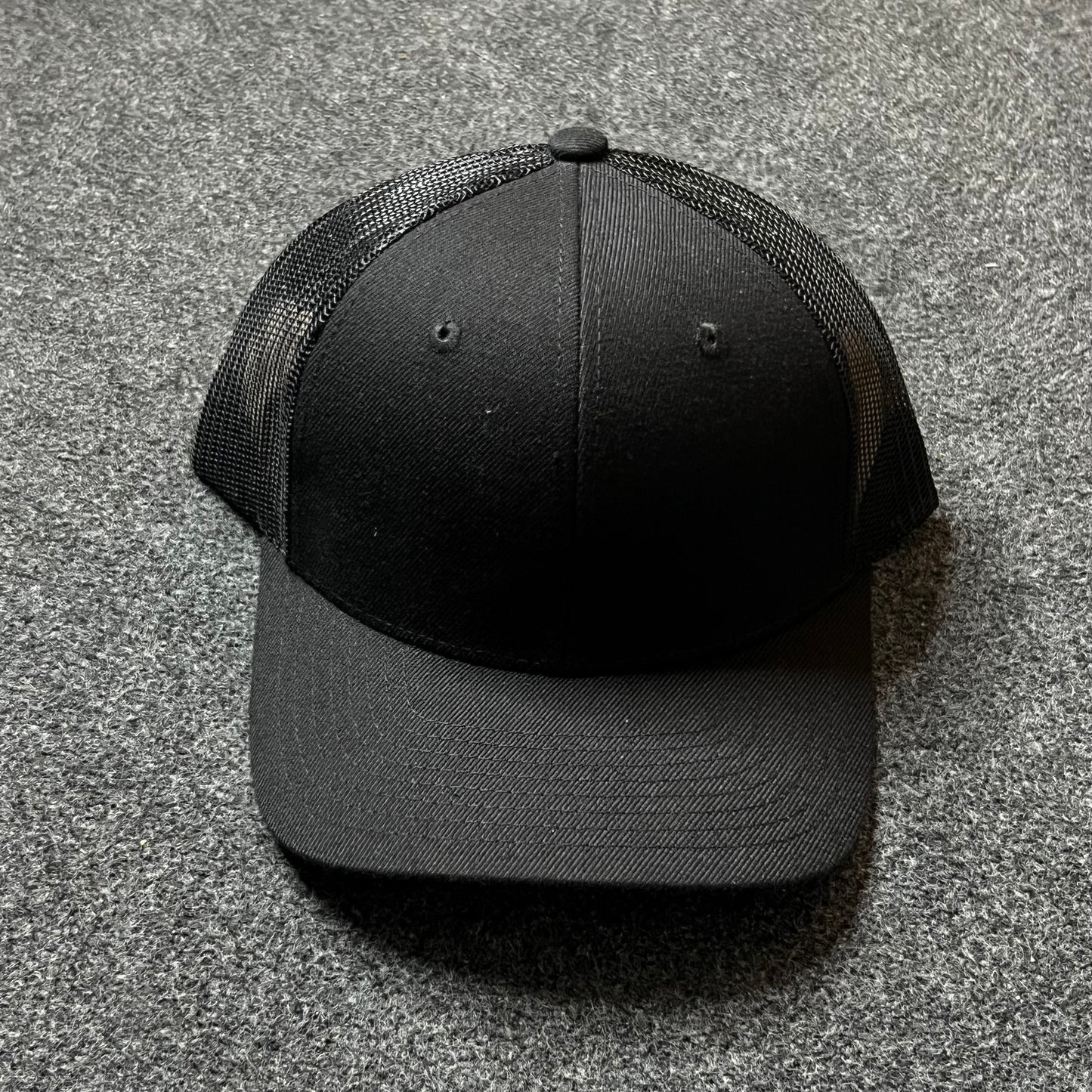 Classic Black Trucker Hat – Minimalist Mesh Snapback