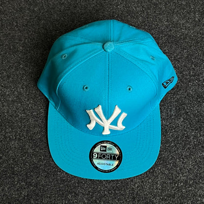 New York Yankees (NY) flat-brim snapback cap
