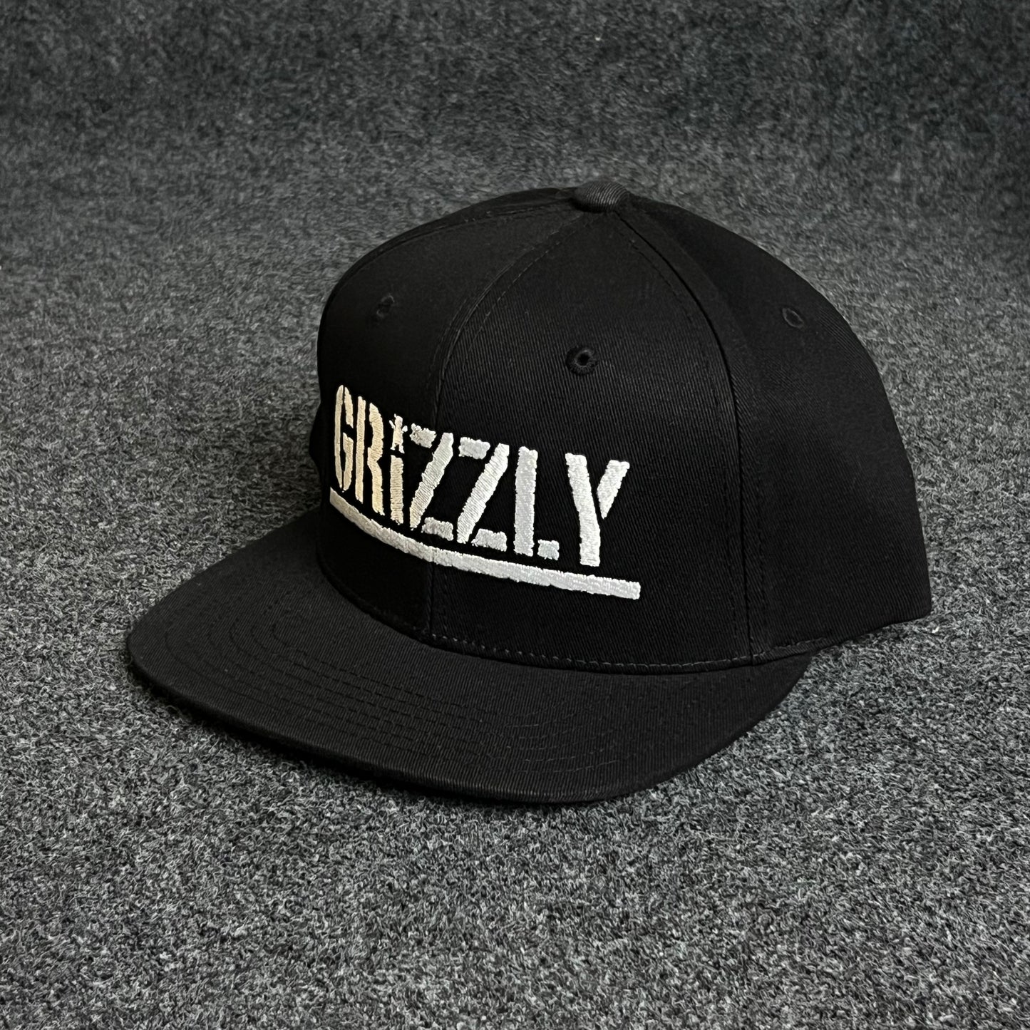 "GRIZZLY" Signature skate style, bold graphic impact Flat Cap