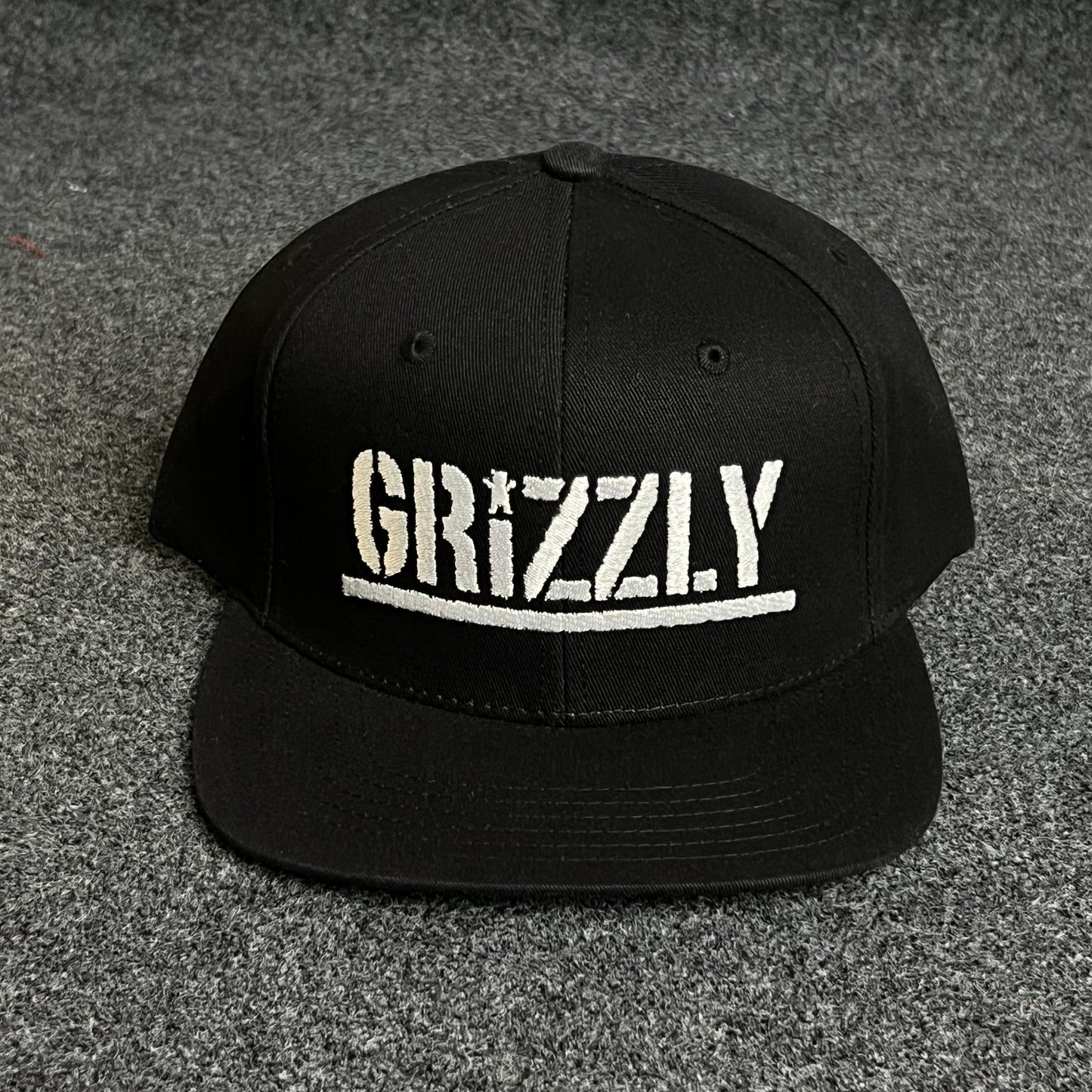 "GRIZZLY" Signature skate style, bold graphic impact Flat Cap