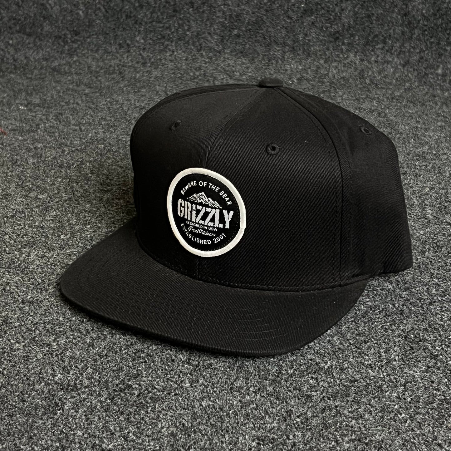 "GRIZZLY" Iconic streetwear, classic patch branding Flat Cap