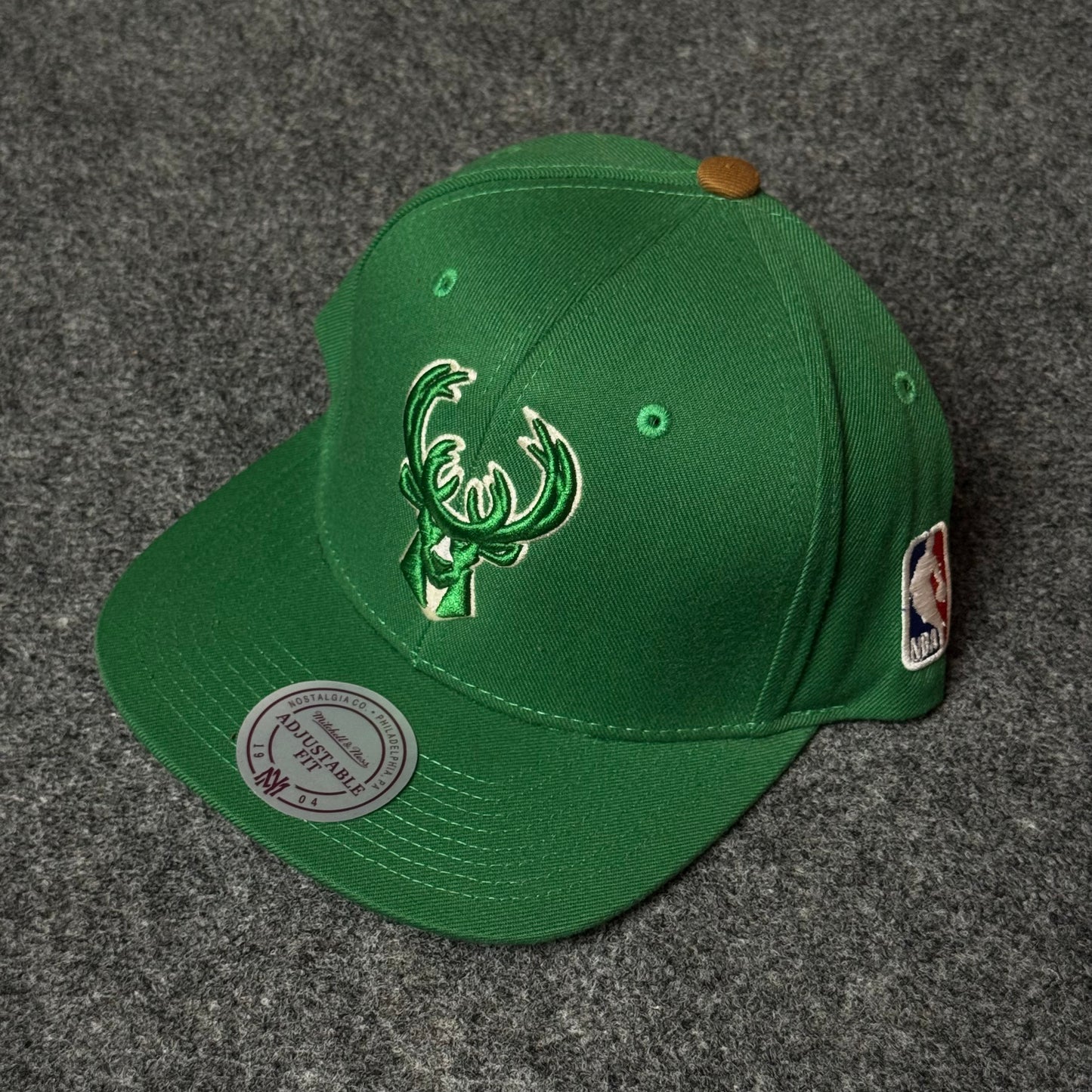 Mitchell & Ness NBA Milwaukee Bucks Flat Brim Cap