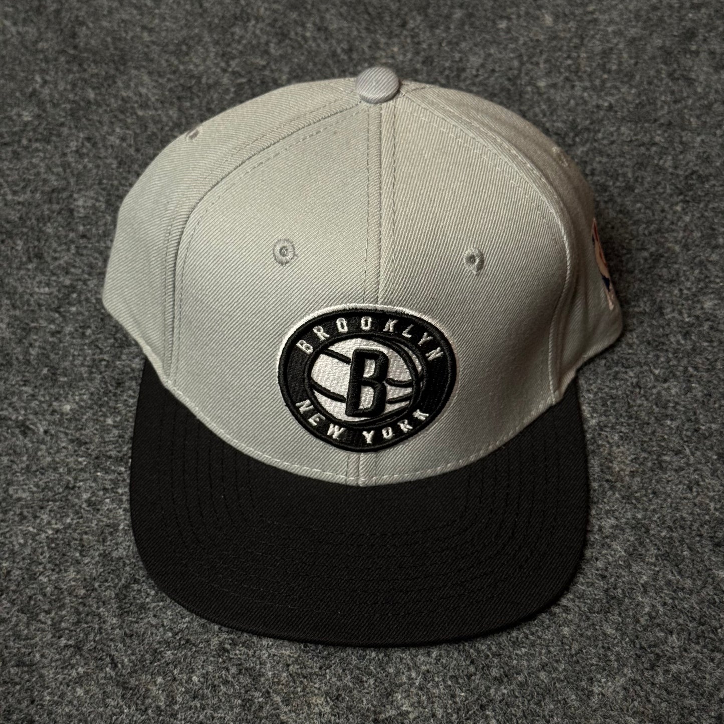 Mitchell & Ness Brooklyn Nets Two-Tone Core Snapback Cap