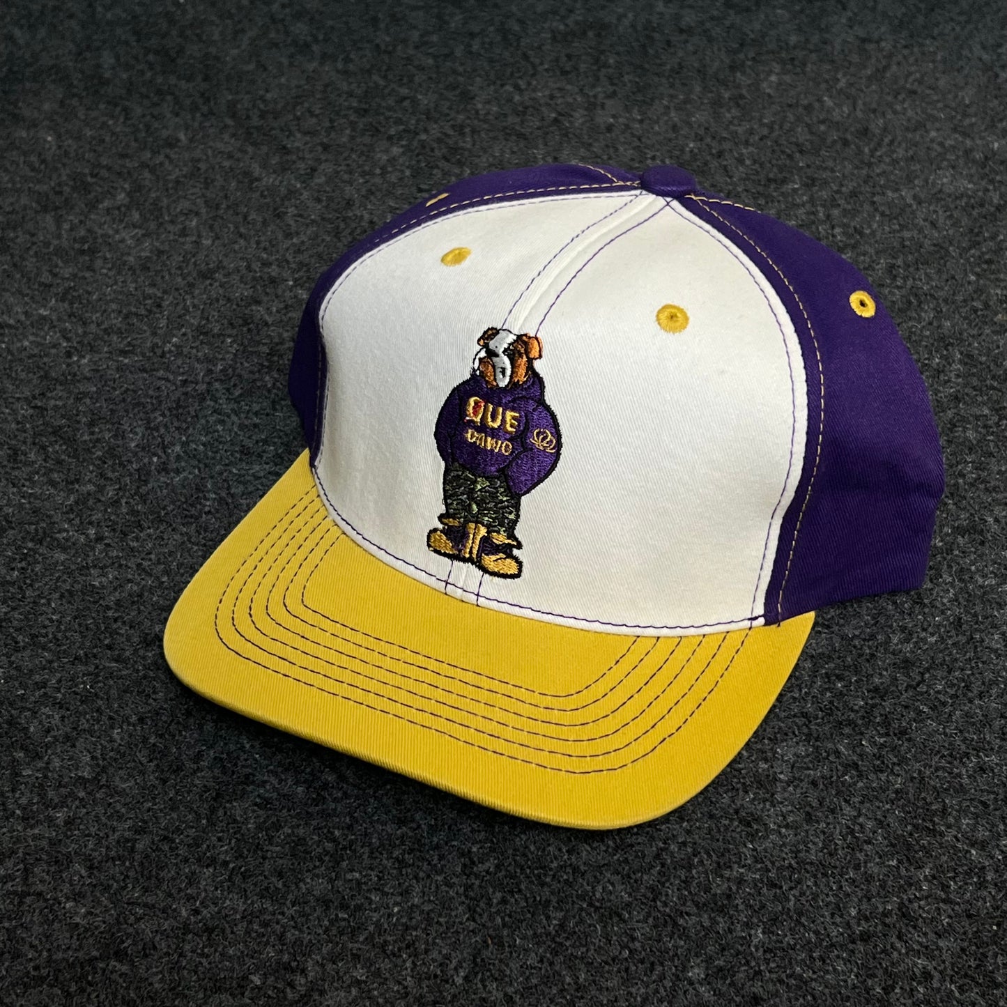 "Que Dawg Dad Hat" cap