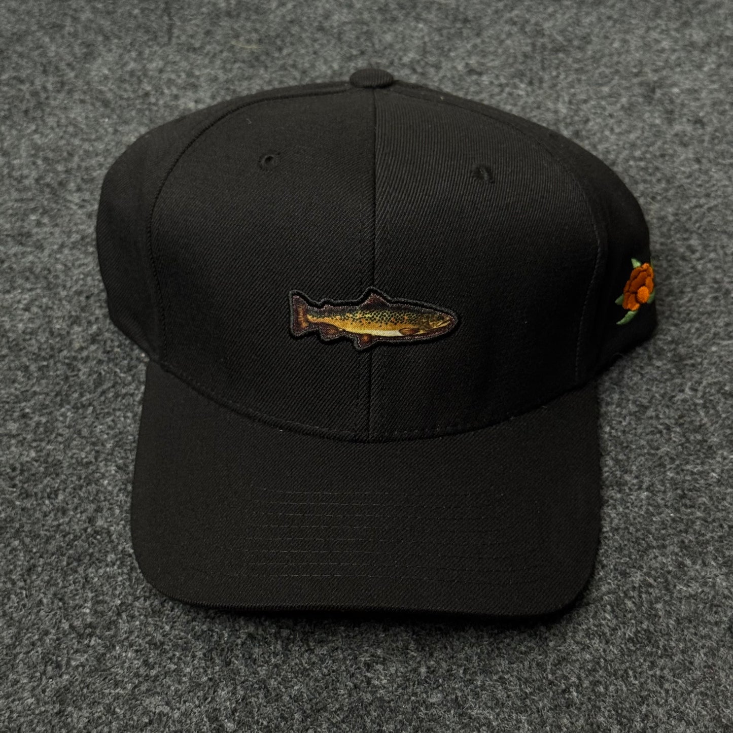 SQRTN Öring 120 Black Cap with Fish Rose