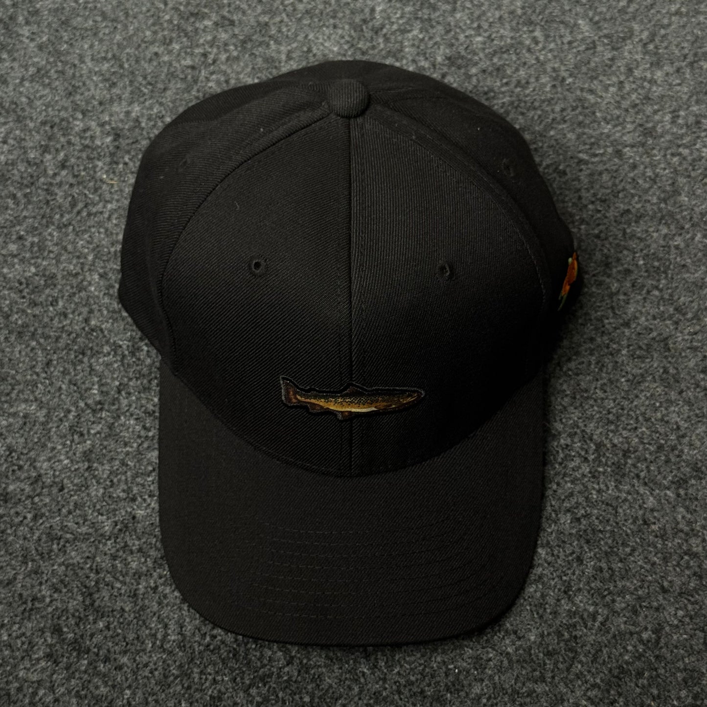 SQRTN Öring 120 Black Cap with Fish Rose