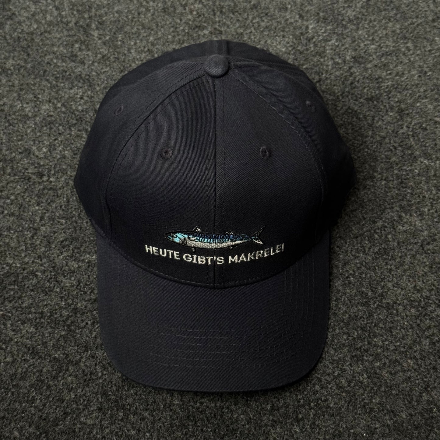 "Heute gibt's Makrele!"  embroidered mackerel fish graphic Baseball cap