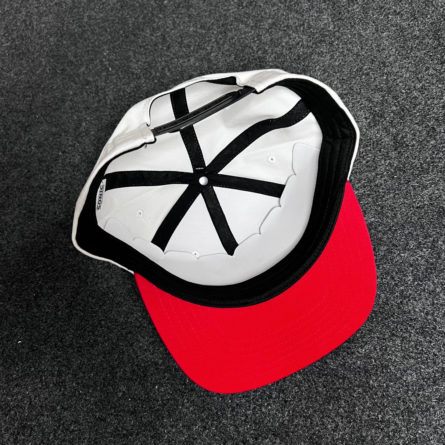 Concept One Men's Sonic The Hedgehog Cap