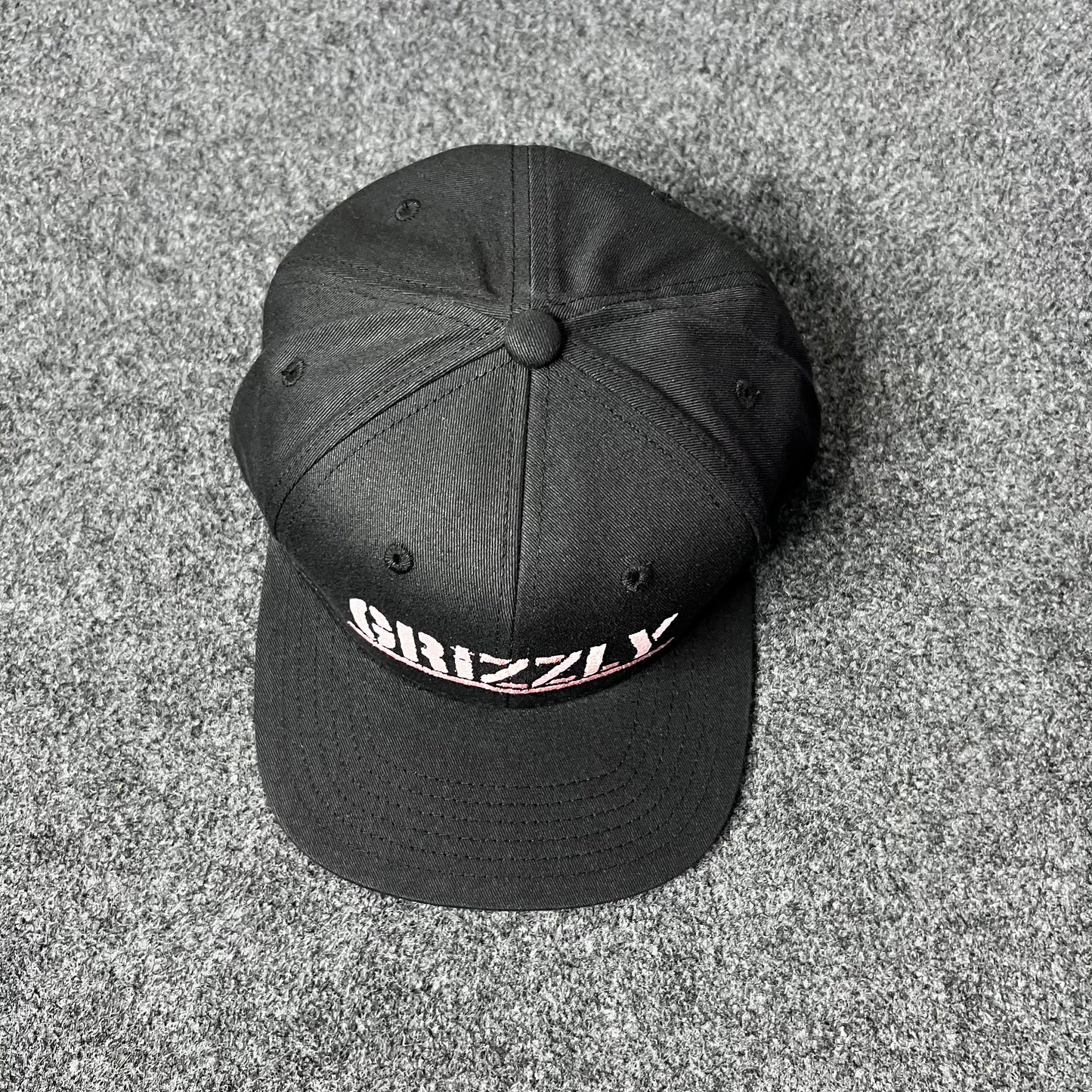 Grizzly Griptape "GRIZZLY" Snapback Cap.