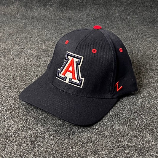 University of Arizona Wildcats fitted cap. ( L SIZE )