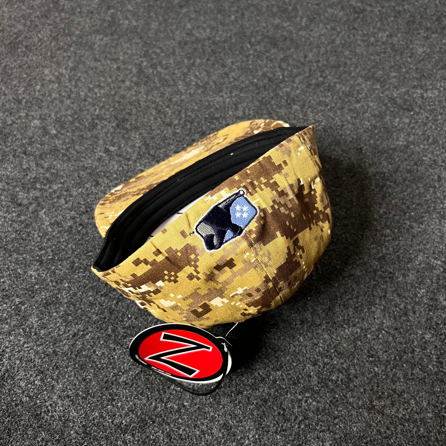 Camouflage Baseball Cap with an embroidered "W" logo Fitted Hat  (M size )