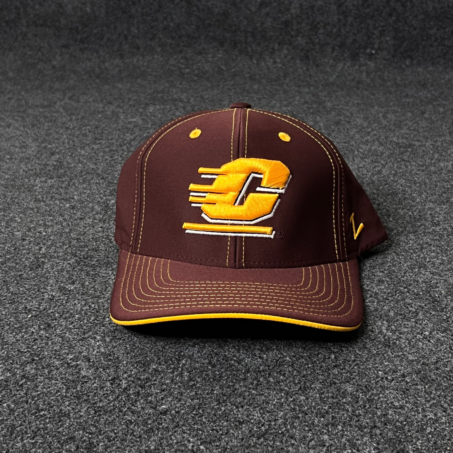 NCAA Central Michigan University (CMU) Chippewas Baseball Fitted Cap  (M size )