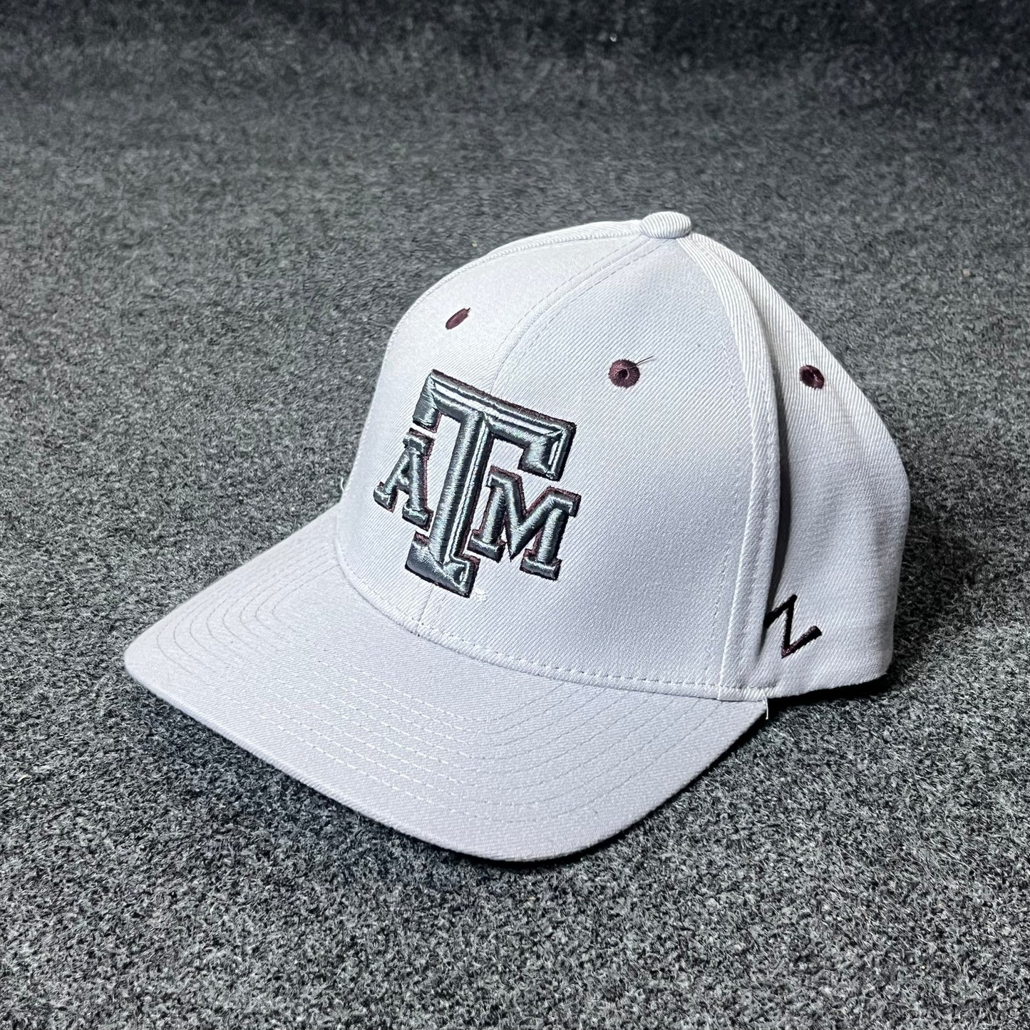 ZHATS Men's NCAA Officially Licensed Stretch Fit Fitted Hat  ( XL size )