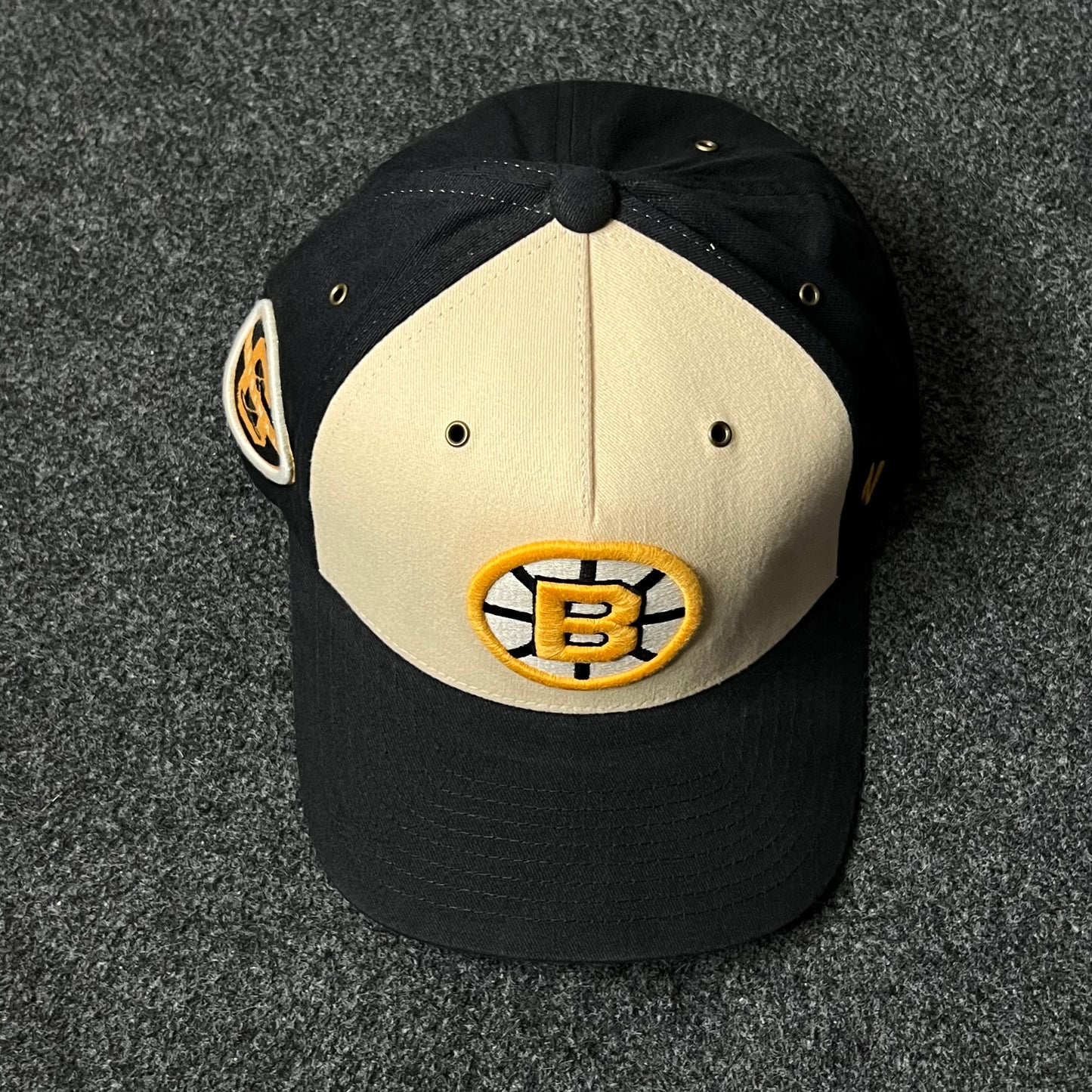 Boston Bruins Beige & Black Cap