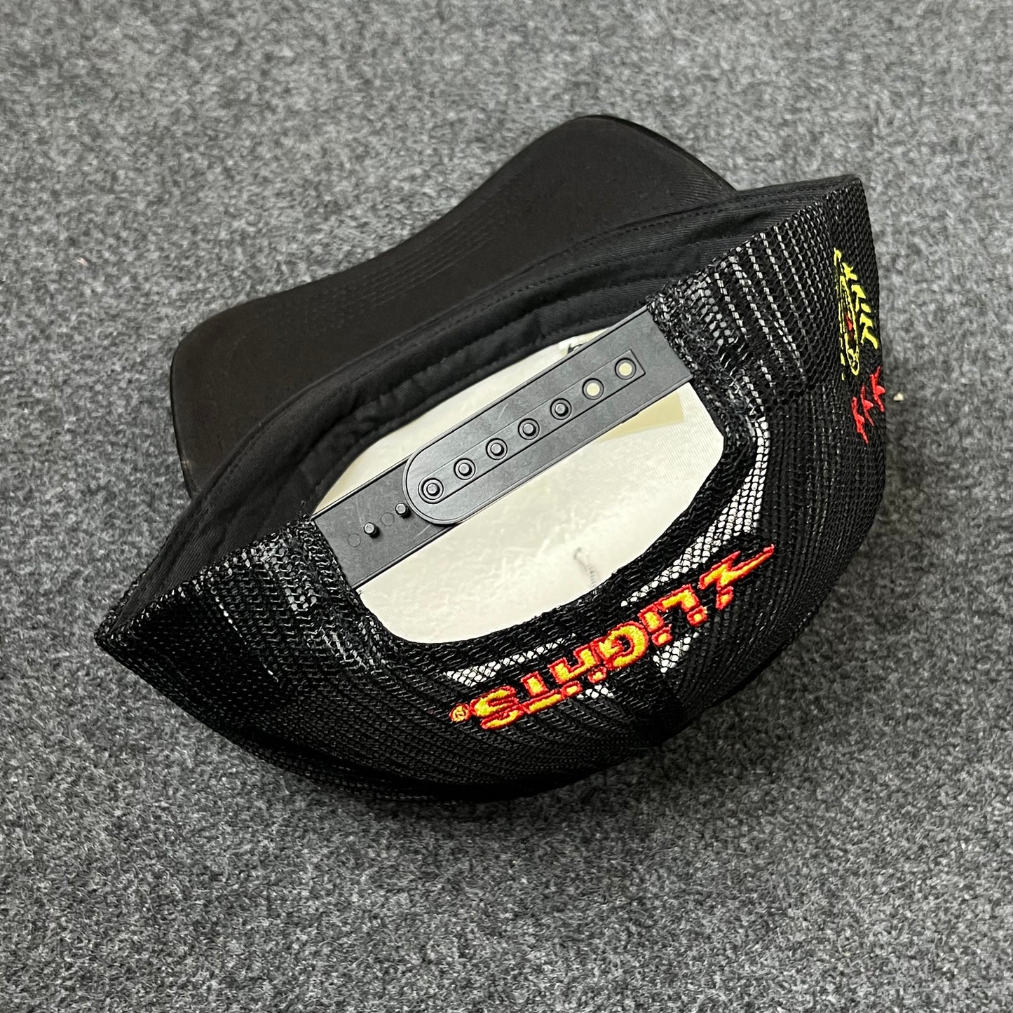 Gaslight Graphic Mesh Back Baseball Cap – Black
