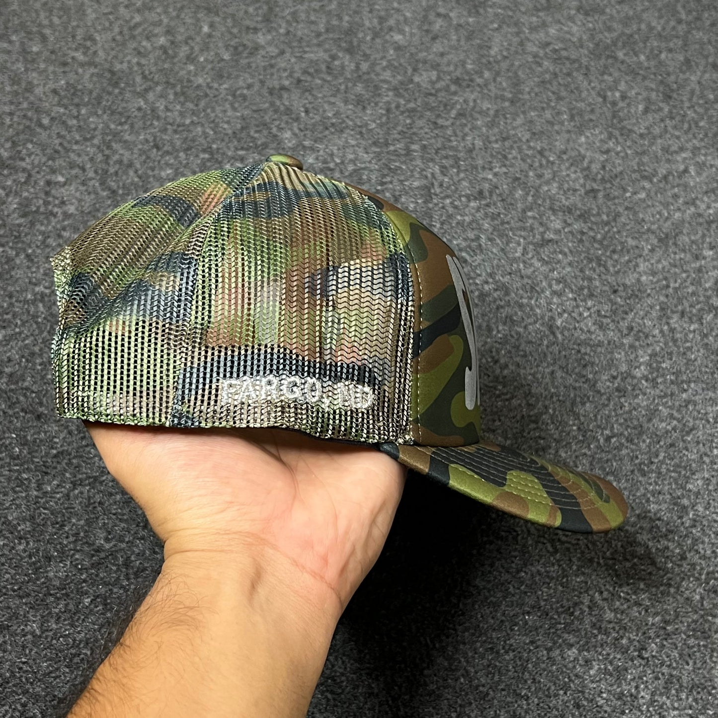 SPORTS Camo Mesh Back Baseball Cap – Green & Brown