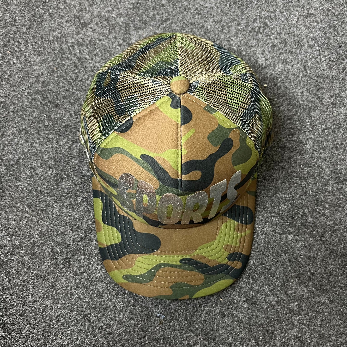 SPORTS Camo Mesh Back Baseball Cap – Green & Brown